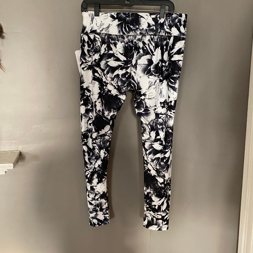Size extra large floral leggings